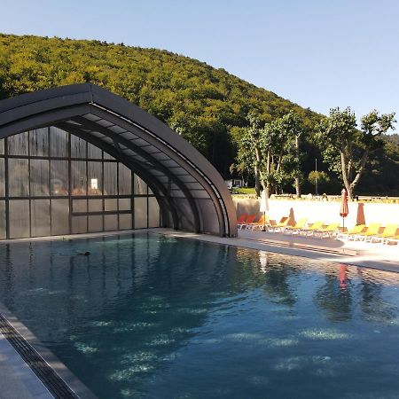 Camping Domaine Du Lac Chambon Murol Esterno foto