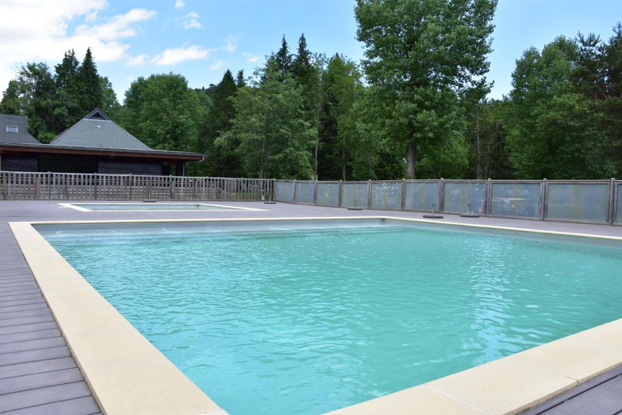Camping Domaine Du Lac Chambon Murol Esterno foto