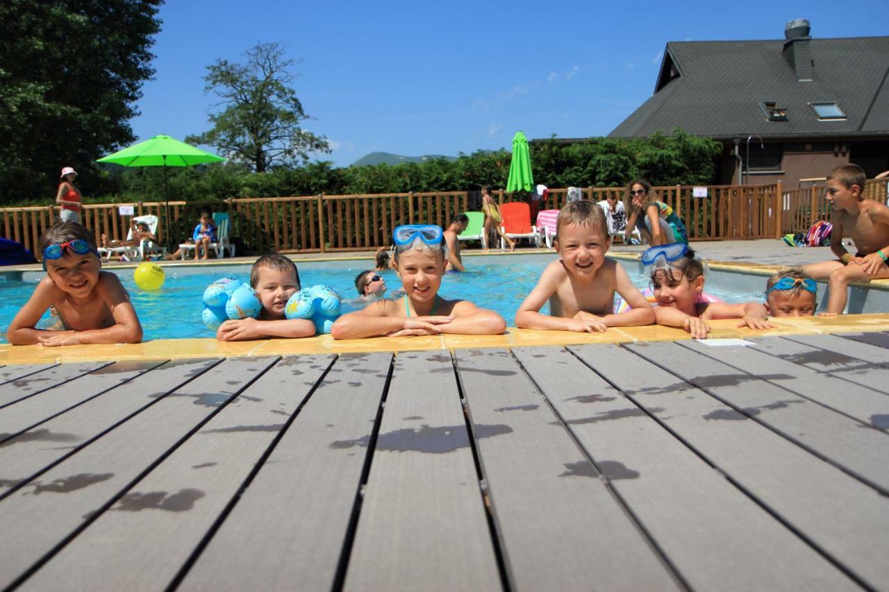Camping Domaine Du Lac Chambon Murol Esterno foto