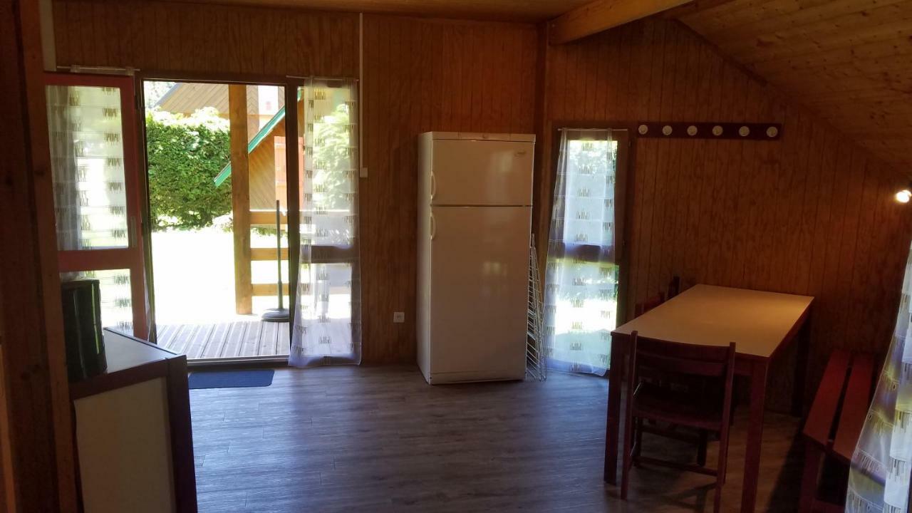 Camping Domaine Du Lac Chambon Murol Esterno foto