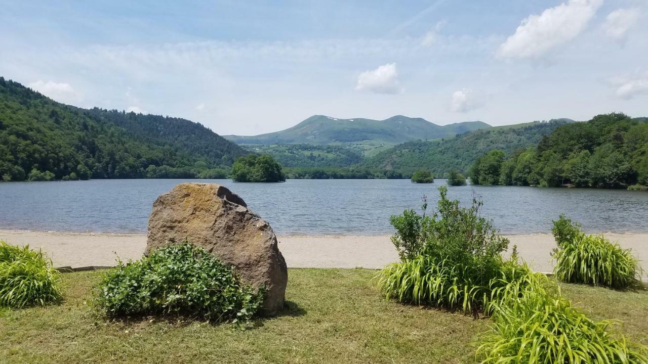 Camping Domaine Du Lac Chambon Murol Esterno foto