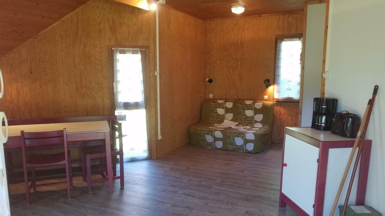 Camping Domaine Du Lac Chambon Murol Esterno foto