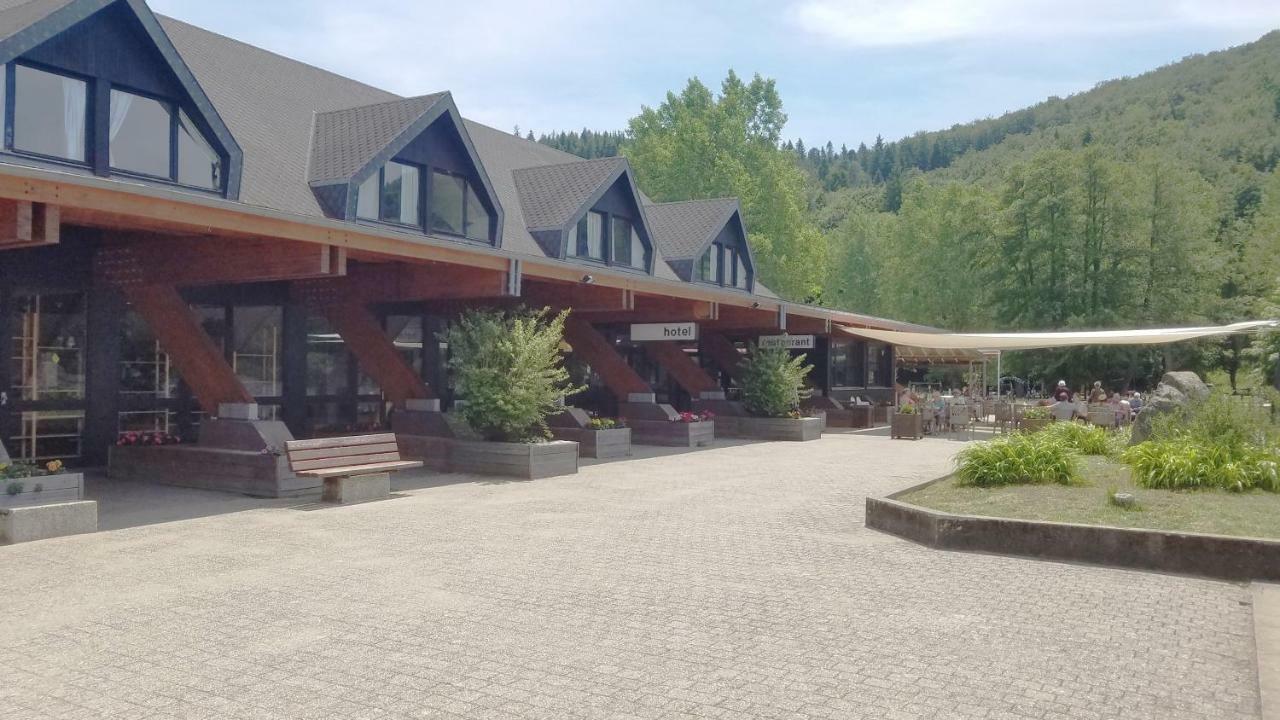 Camping Domaine Du Lac Chambon Murol Esterno foto