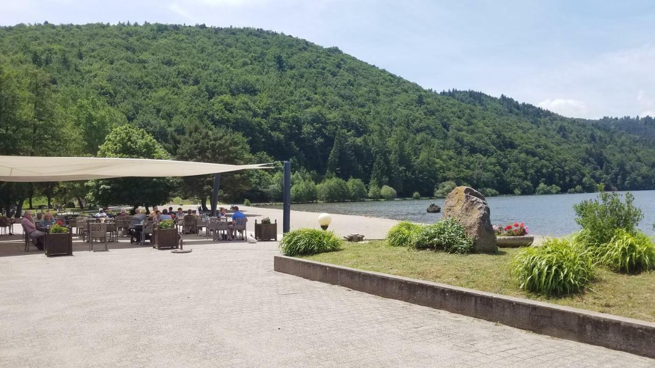 Camping Domaine Du Lac Chambon Murol Esterno foto